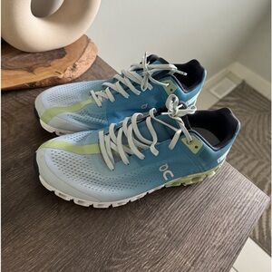 On cloud shoes size 9.5